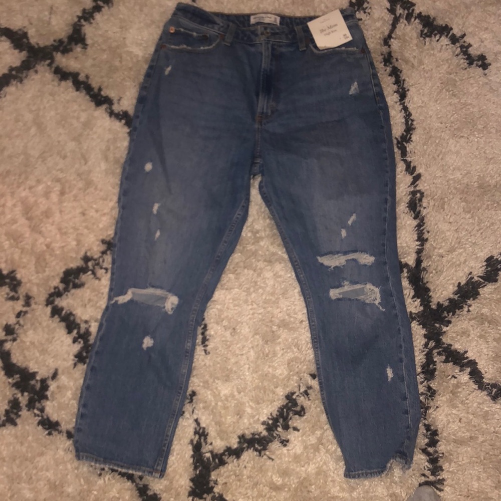 Abercrombie and Fitch the mom hi rise 10